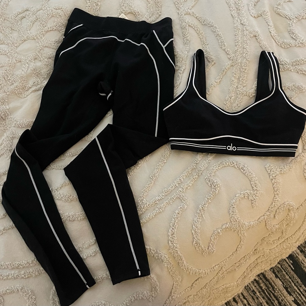 Alo yoga airbrushed heart throb matching set